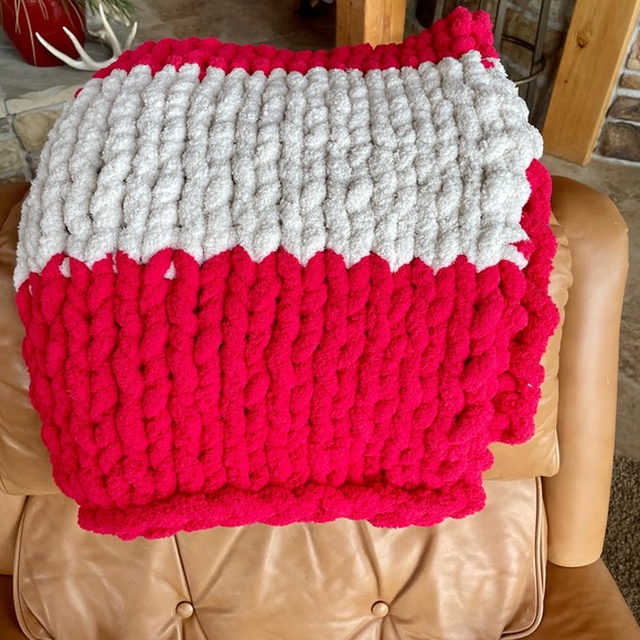NEW chunky knit baby or lap blanket. - Picture 2 of 2